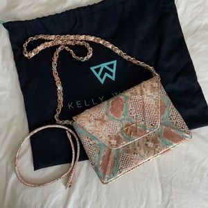 Kelly Wynne Crossbody/Shoulder Bag